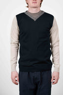 MIGRATION v-neck, black lake block